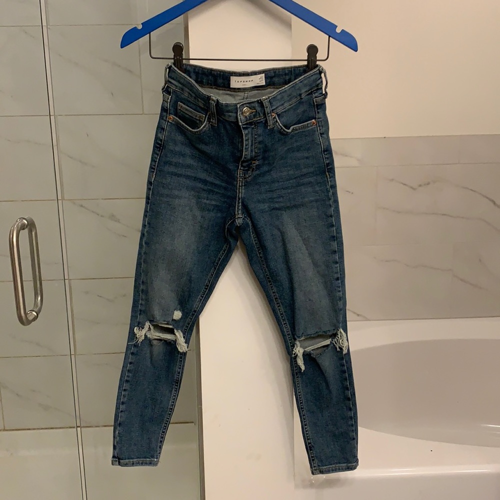 Topshop Knee Rip Jamie Jean in Size (26)!
